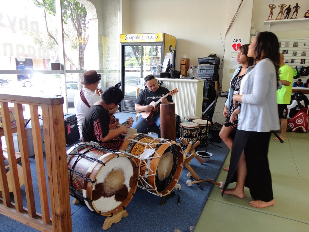 Community Youth Talent Show Rahiti drummers and vocalists Saya and Mineaux  Photo: Physique  Magnifique