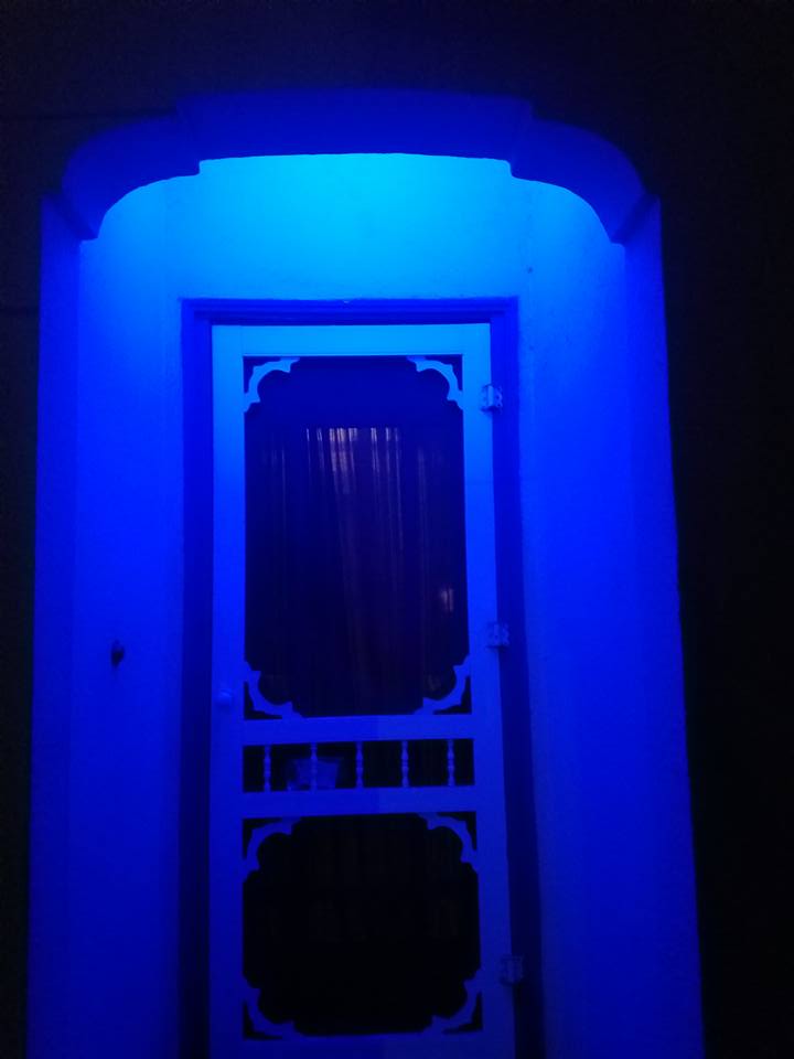 "Front porch light is now blue in honor of officer chon and as a show of solidarity to all the ssfpd officers and our nation's officer protecting us as we sleep at night." writes SSF neighbor Davida Dean while sharing her photo