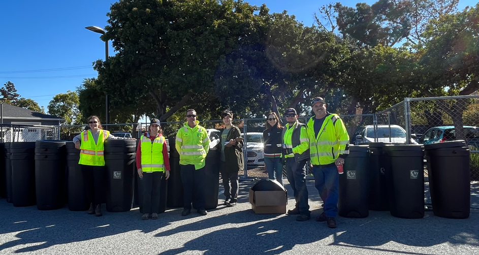 Flows To Bay partnered with various city Public Works Departments to distribute pre-purchased rain barrels at 4 distribution events